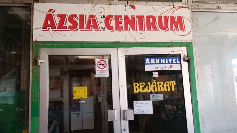 A Nemzeti Adó- és Vámhivatal (NAV) óriási mértékű adócsalásra bukkant egy jelentős kínai áruházban, amelynek működését teljesen felfüggesztették. Az eset komoly figyelmet keltett, hiszen a hatóságok által feltárt visszaélések mértéke rendkívül aggasztó.
