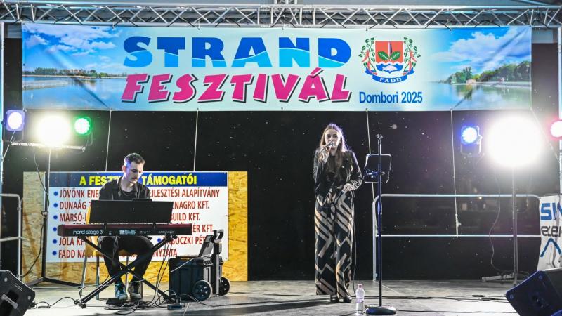 Nyárbúcsúztató tűzijáték a víz mellett (képösszeállítás)