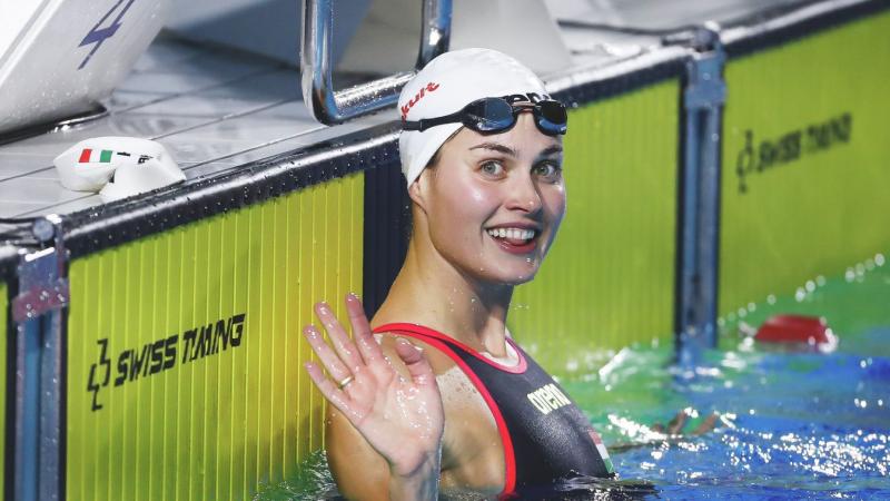 Rendkívül nehéz elfordítani a tekintetet: Jakabos Zsuzsa bemutatta a leglenyűgözőbb planket! - VIDEÓ