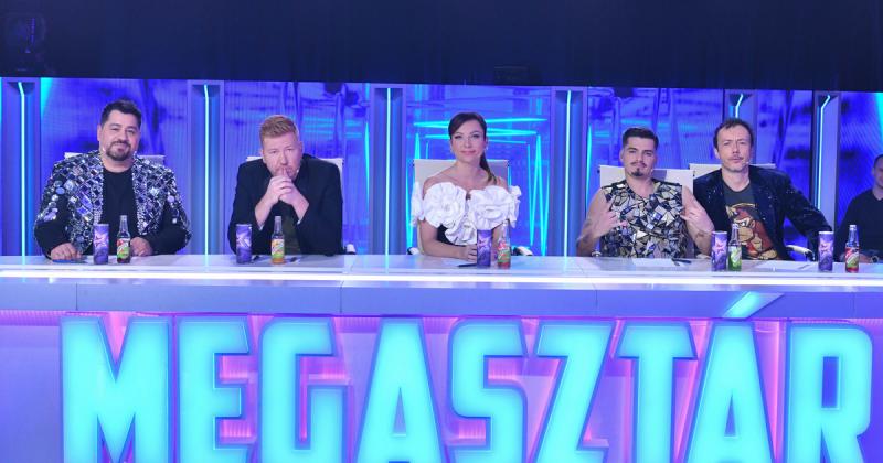 A harmadik élő show során a Megasztár zsűritagjai éles vitába bonyolódtak egymással, ami igazi meglepetést okozott a nézők számára. A feszültség a levegőben vibrált, miközben különböző vélemények ütköztek, és a szenvedélyes érvek hangos szóváltásokba tork