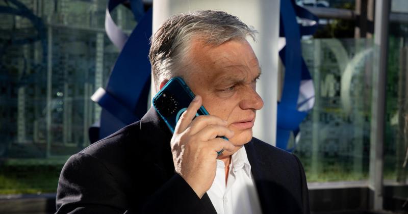 Orbán Viktor péntek reggeli interjúja előtt nem mindennapi forráshoz fordult telefonos segítségért.