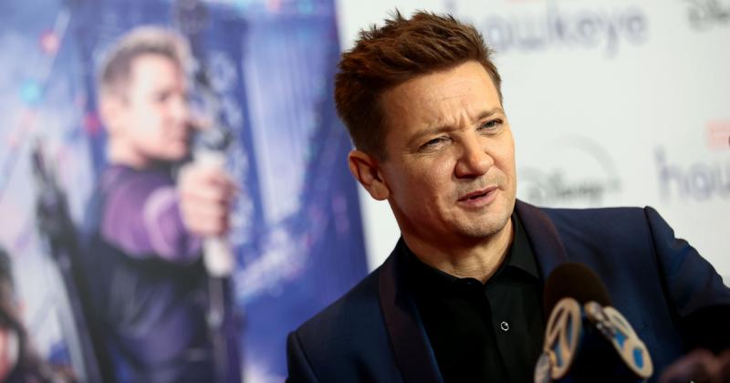 Jeremy Renner nyilatkozott arról, miért nem vállalta a Sólyomszem második évadát. Az elmondottak szerint különböző okok állnak a döntése mögött, amelyek személyes és szakmai vonatkozásúak is. A színész hangsúlyozta, hogy fontos számára a minőség és az alk