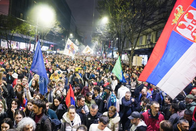 Szerbiában az egyetemisták az előrehozott választások kiírását sürgetik.