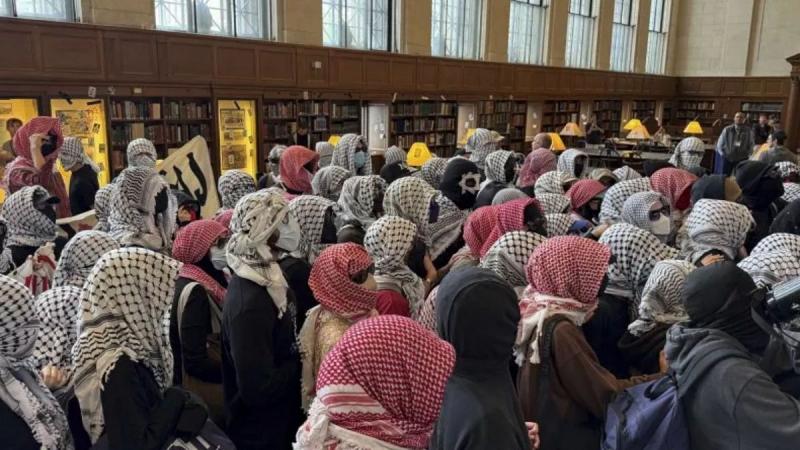 Újabb zavargások és vandalizmus törtek ki a Columbia Egyetemen, ahol több tucat arab diákot őrizetbe vettek.