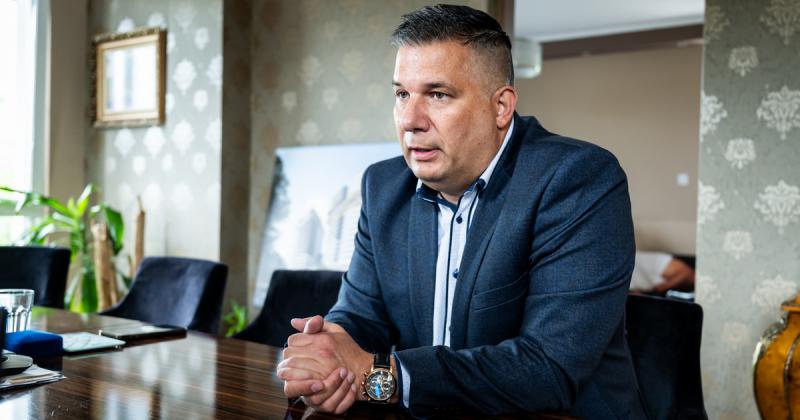 Mindenki a titokzatos milliárdosról beszél a hatalom árnyékában - bemutatjuk Zentai Pétert.