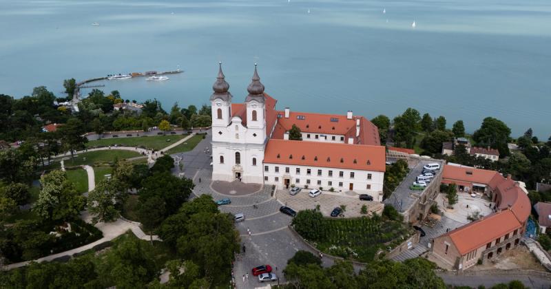 A tihanyi apátság reagált Orbán Viktor ott elhangzott beszédére.