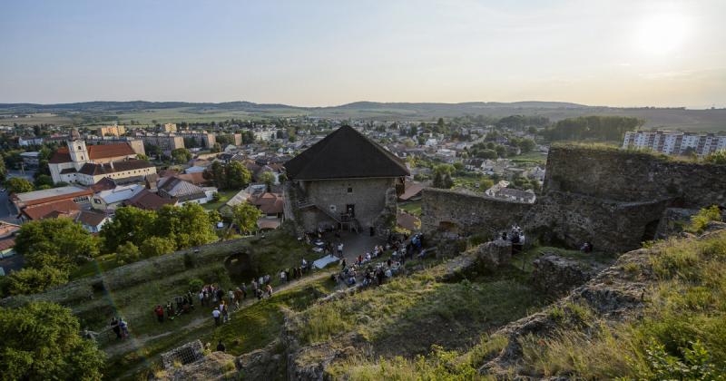 A felvidéki polgármester úgy véli, hogy Józsi bácsi számára nem a kétnyelvű táblák hiánya a legfontosabb, hanem inkább az ivóvíz biztosítása.
