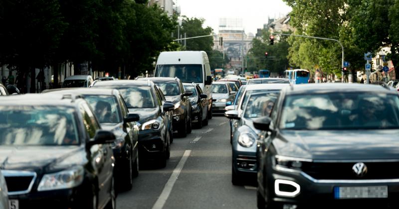 Itt van a nyakunkon a szabályozás, ami gyökeresen átalakít mindent - eddig ezt tudtuk meg az új KRESZ-ről.