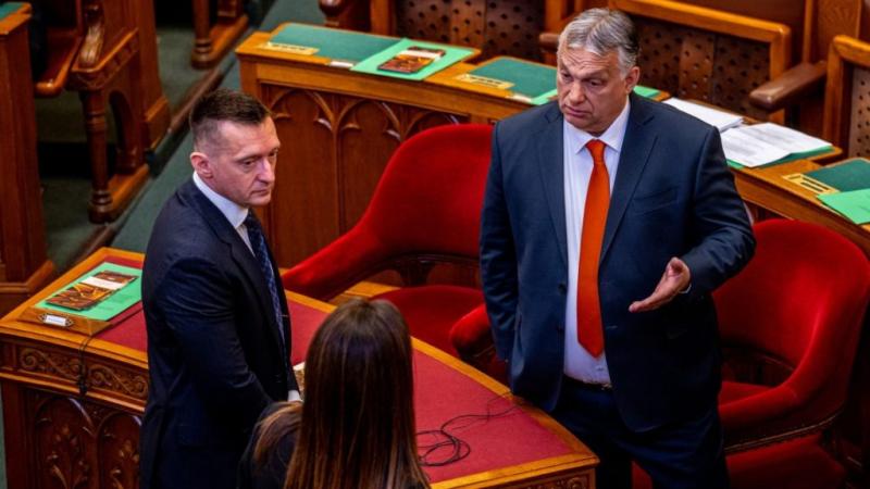 A helyzet olykor úgy alakul, hogy Rogán Antal mintha főcenzorként lépne fel.