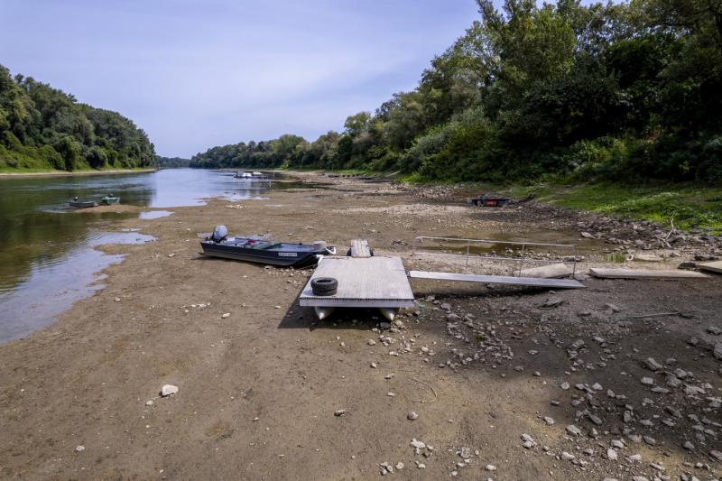 A tél végén a Duna és a Tisza mentén csupán negyedannyi csapadék hullott, mint ahogy azt megszoktuk. Az előző hónapokban alig volt hó, így a magyar folyók most komoly nehézségekkel küzdenek.