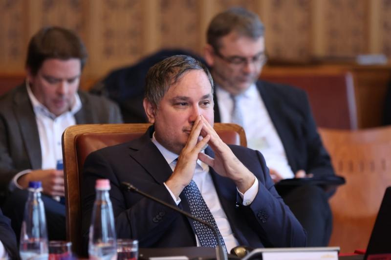 A kormányzati szektor három hónap alatt összesen 824 milliárd forintos hiányt halmozott fel.