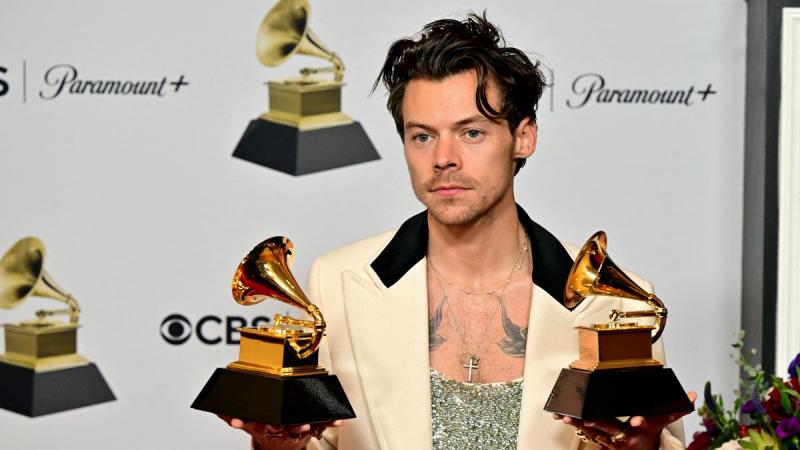Harry Styles végre nyilvánosságra hozta barátnője kilétét: a párt egy romantikus csók közben kapták lencsevégre - Nézd meg a képet! - Life