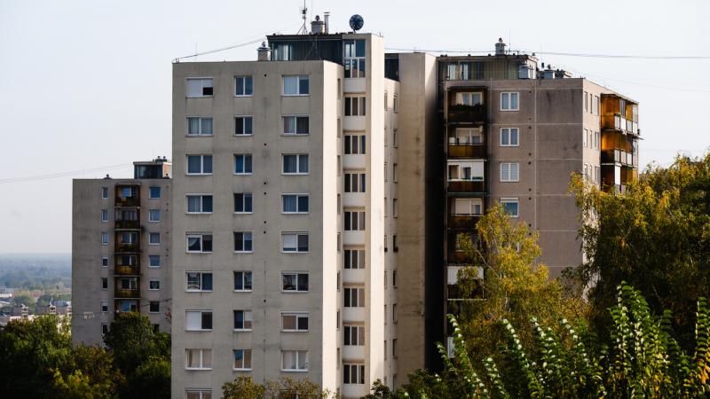 A lakáspiac izgalmas és folyamatosan változó terület, ahol minden új intézkedés jelentős hatással lehet az ingatlanok értékére és a vásárlók kedvére. A közelmúltban bejelentett 3%-os lakáshitel lehetősége sokakat foglalkoztat, hiszen a kedvező kamatszint 