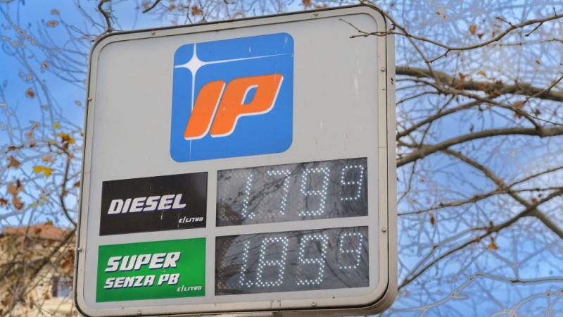 Hatalmas robbanás rázta meg egy római benzinkutat, több ember sérüléseket szenvedett el.