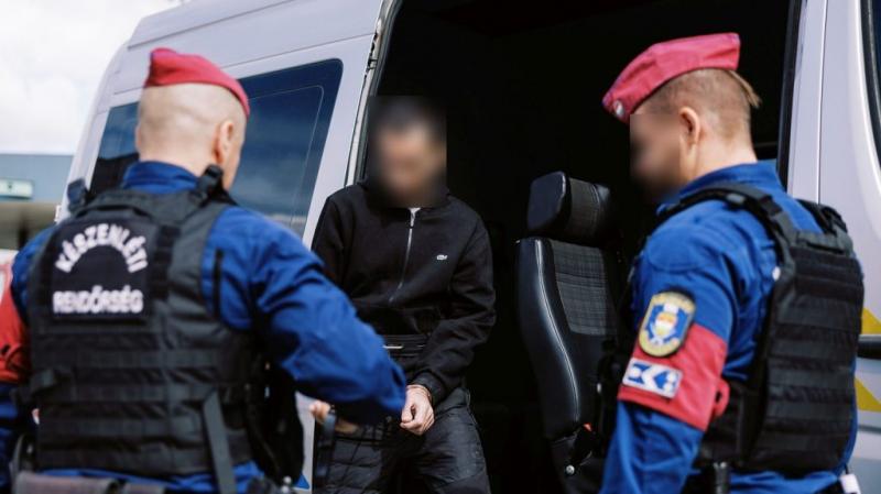 A kormány eddig több mint 2500 embercsempészt szabadon engedett | 24.hu