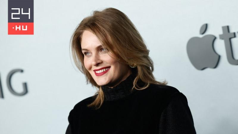 Emily Deschanel esténként magányosan ült a fürdőkádban, ahol a vízben rejlő csend és a gyertyafényes hangulat mellett sokszor könnyek hullottak az arcán, miközben a Dr. Csont forgatásának nehézségeivel birkózott.