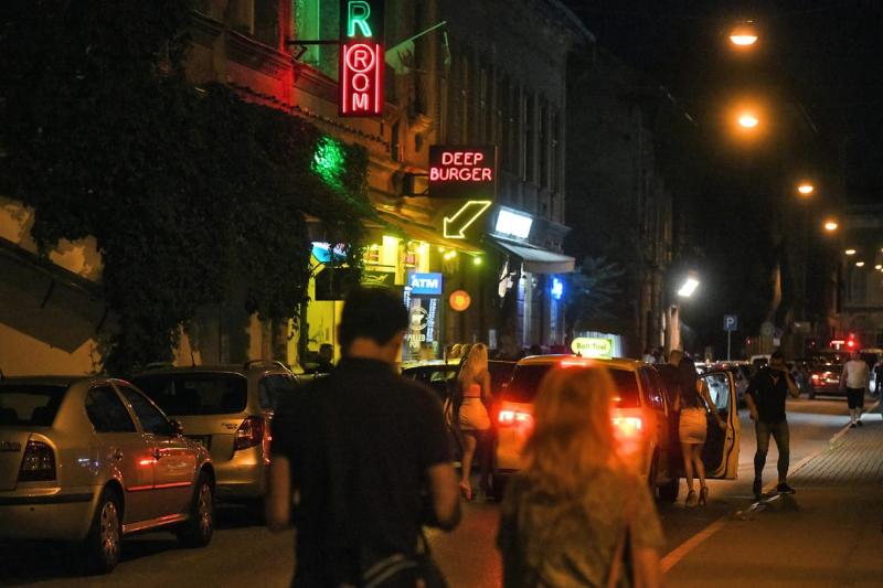 Mennyit lenne hajlandó áldozni arra, hogy egy nyugodt, csendes környezetben élhessen, ahol az ünnepi programok zaja távol marad?