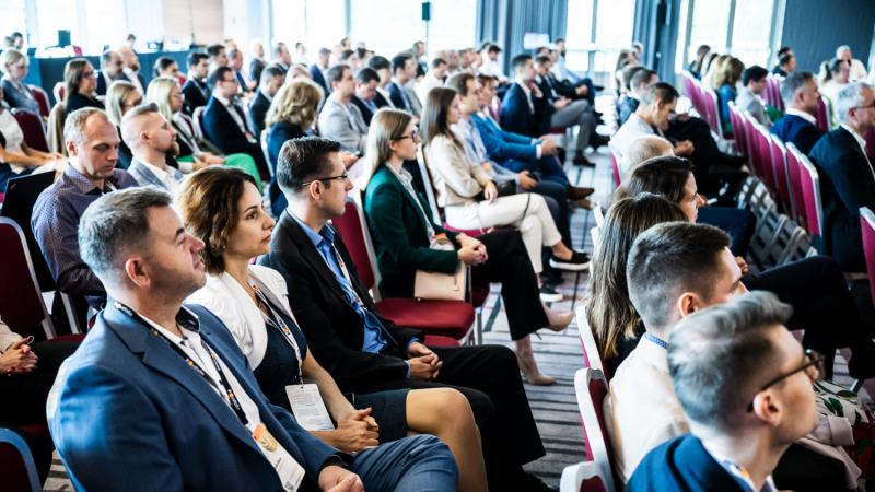 Különleges esemény közeleg: három hét múlva a Future of Finance konferencián nemzetközi szaktekintélyek gyűlnek össze, hogy közösen alakítsák a pénzügyi szektor jövőjét. Ne hagyd ki ezt a páratlan lehetőséget, ahol a legújabb trendek és innovációk találko