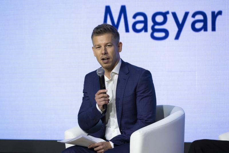 A Bloomberg jelentése szerint a forint erősödése mögött az állhat, hogy a piac már előre beárazza Magyar Péter győzelmét.
