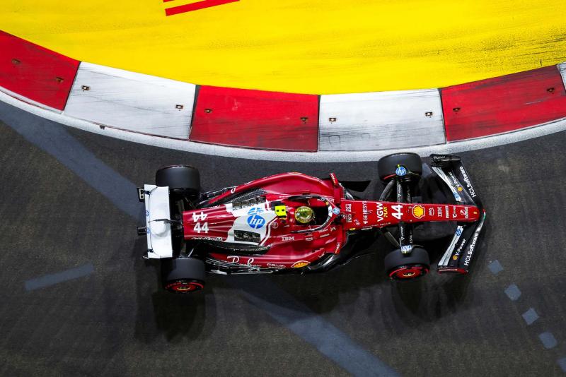 Hamilton büntetést kapott, és ezzel egy pozíciót elveszített a verseny során - F1VILÁG.HU.