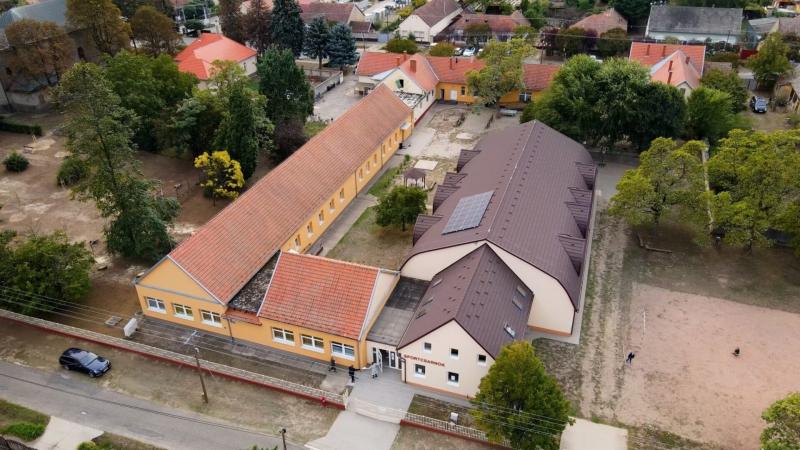 A Borota sportcsarnoka a TOP Plusz program révén teljesen megújult, új életet lehelve a helyi sportéletbe.