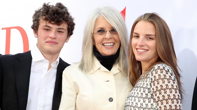 Diane Keaton szeretetteljes örökbefogadott fiait, Dexter és Duke-ot mutatja be.