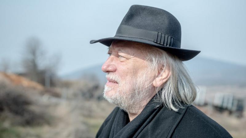 Krasznahorkai László művei ezúttal az osztrák nemzeti könyvtár gyűjteményébe kerülnek, ami új lehetőségeket nyit meg a magyar irodalom nemzetközi elismertsége előtt.