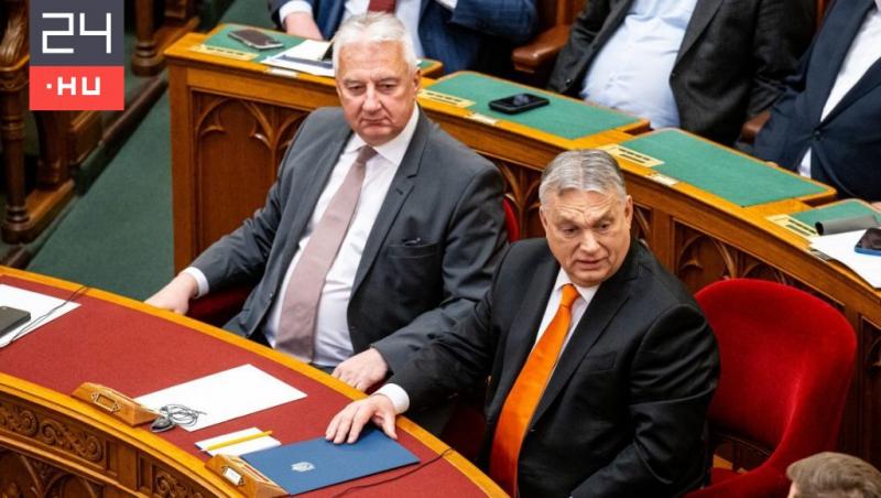 A miniszterelnök Rómába utazik, és vele tart Semjén Zsolt is.