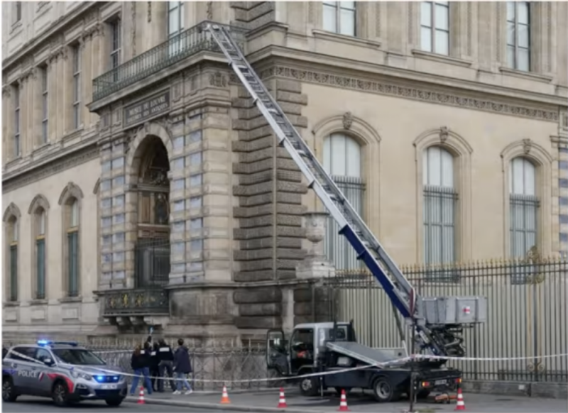 Két Louvre-bűnözőt sikerült elfogni.