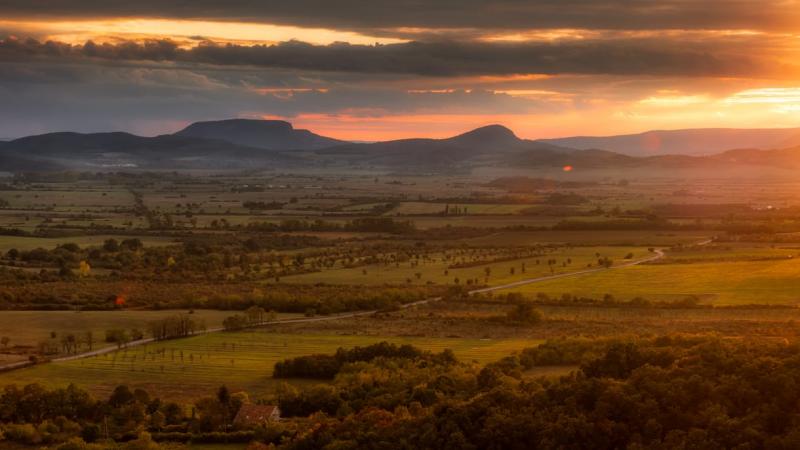 Képes-e egy gyár harmonikusan együttműködni a császárnő kedvelt ásványvizével?