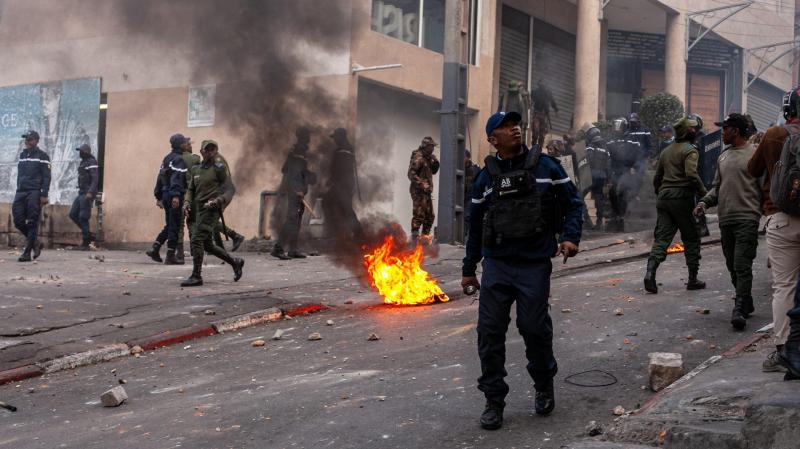 Magyar turisták ragadtak Zanzibáron a legutóbbi zavargások következtében. A helyzetet súlyosbította a reptér lezárása, a lövöldözés és az internetkapcsolat hiánya, ami teljesen megakadályozta a sziget elhagyását.
