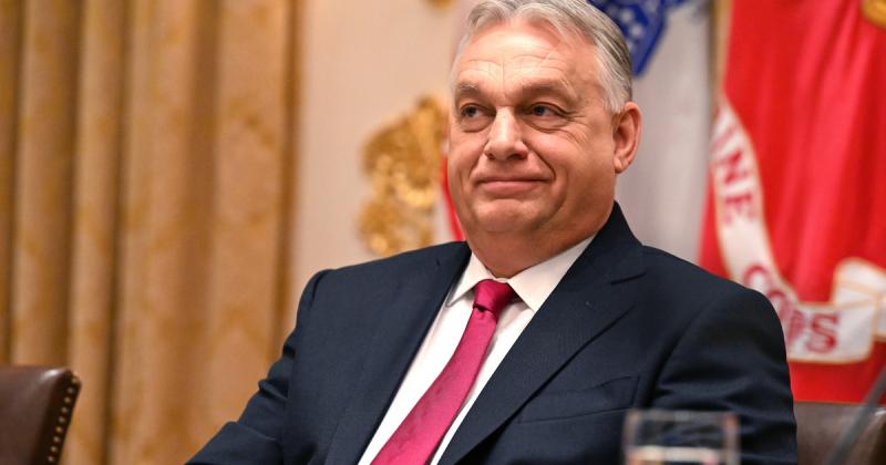 A magyar miniszter felfedte, hogy mi rejlik az Orbán Viktor csuklóján megjelenő szimbolika mögött.