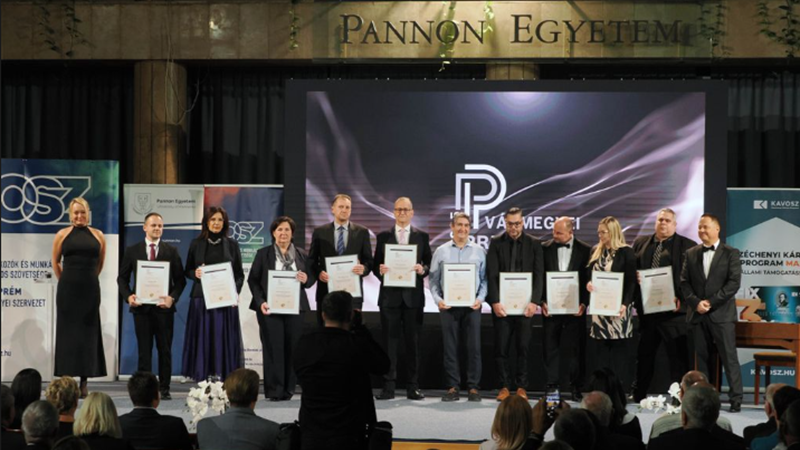 Történelmi pillanatokat élhettünk át, amikor ünnepélyes keretek között kiosztották a Veszprém vármegyei Év Vállalkozója és Prima díjakat. Az esemény nem csupán a helyi üzleti szféra elismeréséről szólt, hanem a közösség fejlődéséért és innovációjáért tett