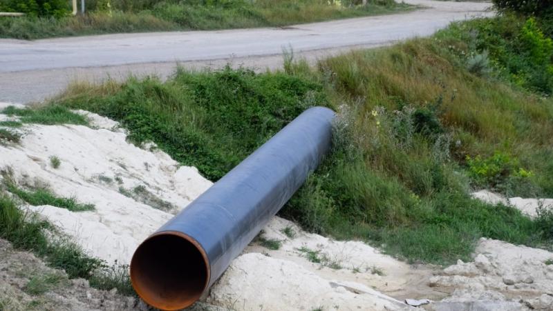 A Mol egyik távvezetékének megrongálódása következtében üzemanyag szivárgott a földbe.