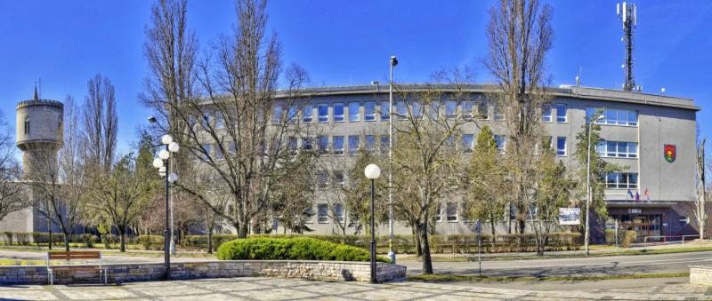 Diáknap a Komáromi Gépipariban: Egy különleges ünnep a fiatal tehetségek számára

A Komáromi Gépipari Szakképző Iskola falai között idén is megrendezésre került a Diáknap, ahol a diákok nemcsak szórakozhattak, hanem kreativitásukat és tehetségüket is megm