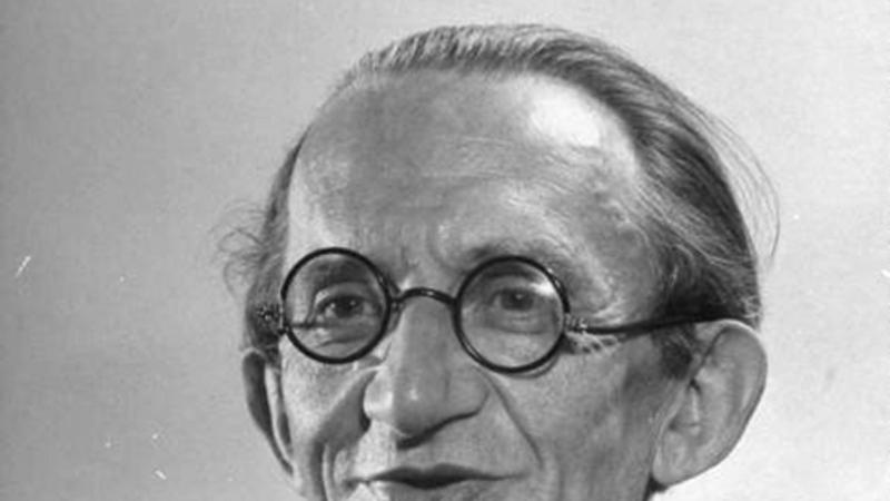 Lukács György szerelmesei című műve a filozófiai és irodalmi gondolatok mély összefonódását tárja elénk. A szerelem nem csupán érzelmi állapot, hanem egy komplex társadalmi és filozófiai jelenség, amely a létezés alapvető kérdéseivel is összekapcsolódik. 